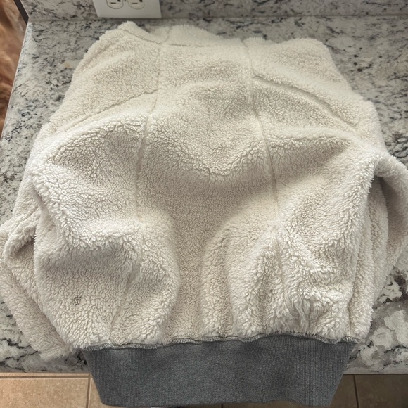 lululemon athletica “reversible short and sweet Sherpa” - Picture 3 of 4